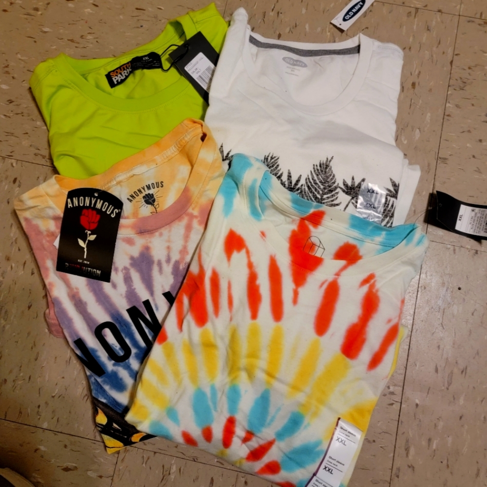 4 New w/tags fashion T-Shirts XXL